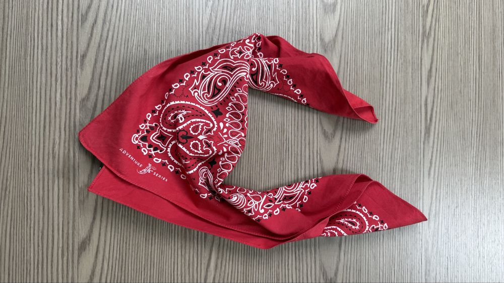 Czerwona chusta bandana