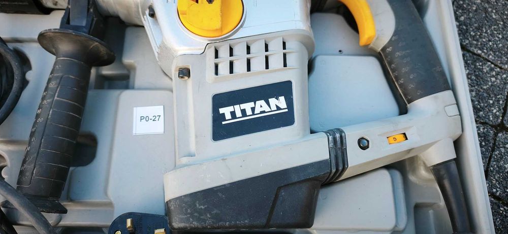 Młot udarowy Titan SDS Max P027