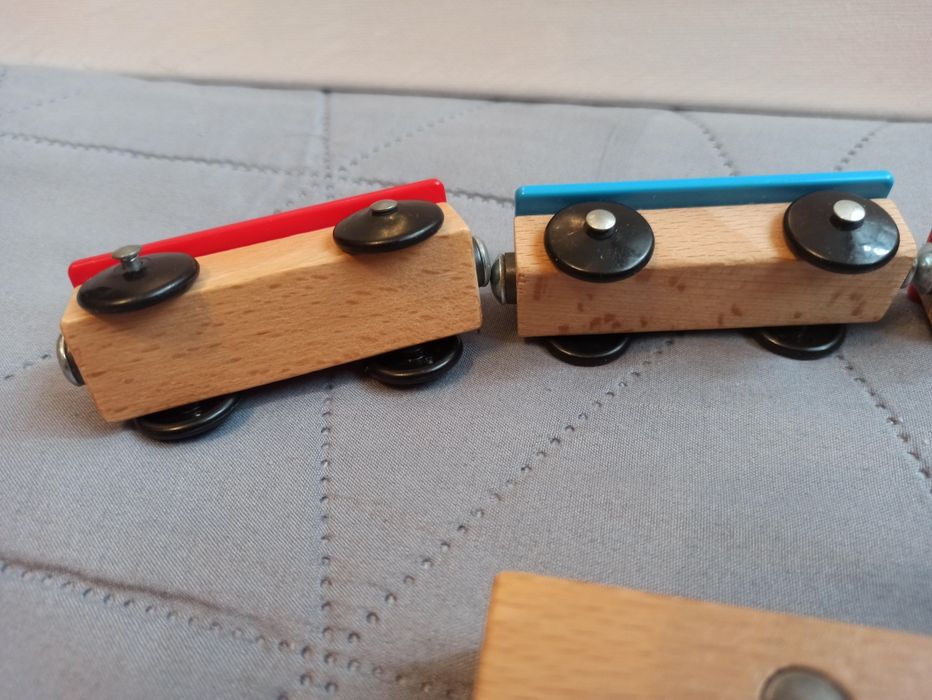 5Lokomotywa pociąg ikea do torów drewnianych