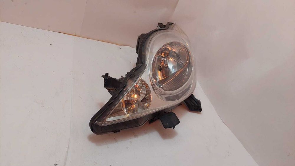 Lampa lewa przód Peugeot 107  2010r Europa