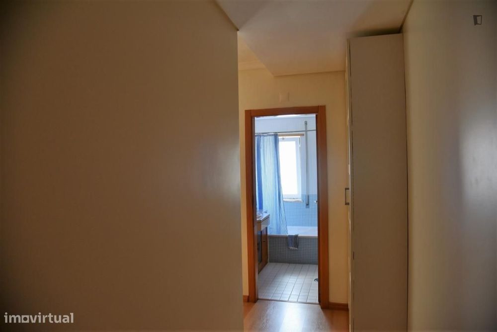 Quarto - localizado em Lisbon