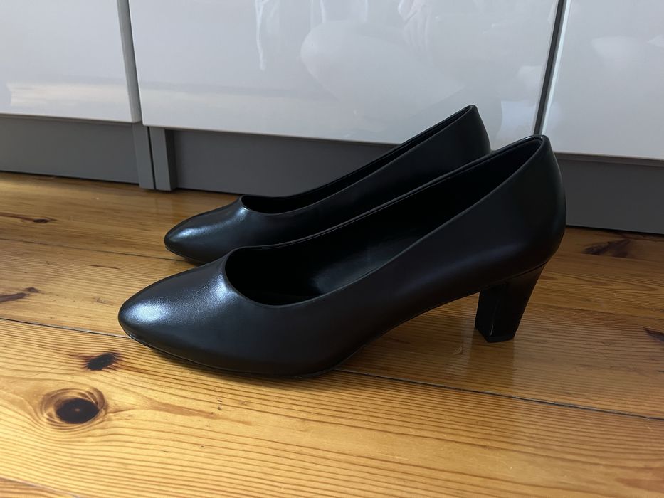Czarne buty na obcasie