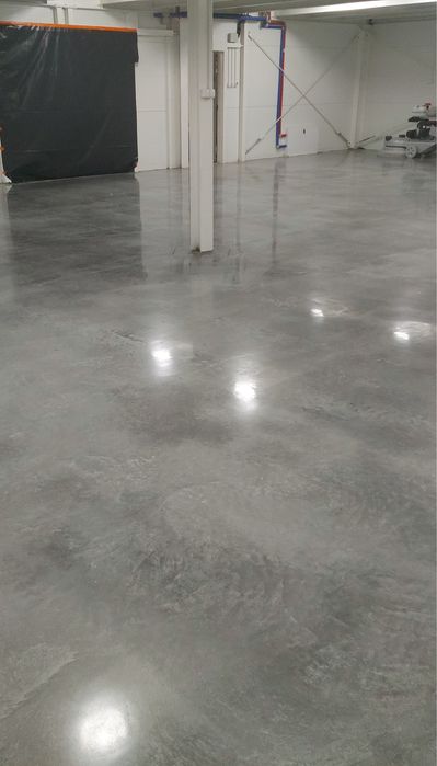 Posadzki żywiczne, polerowanie i renowacja betonu