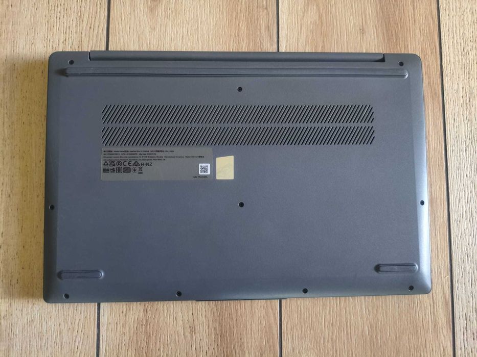 Laptop Lenovo Ryzen 3- 7320U/8GB/512GB/W11H