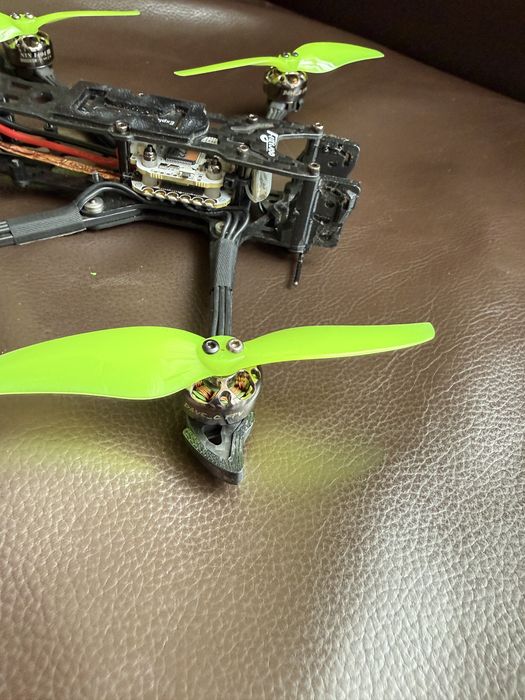 Dron Flywoo Explorer LR 4 HD pod DJI