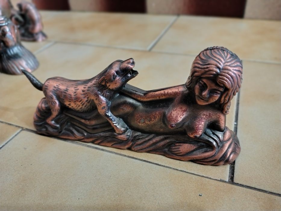 Vendo: isqueiros de mesa ( 1€)