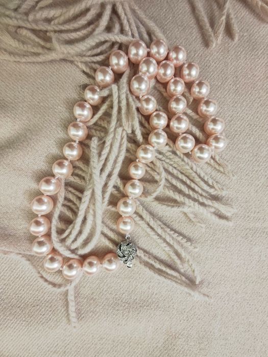 Perły naszyjnik róż _styl old money