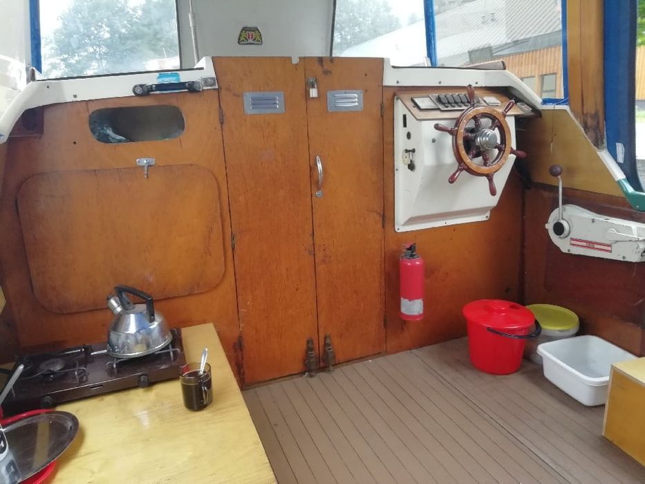 Łódź z silnikiem 15KM.