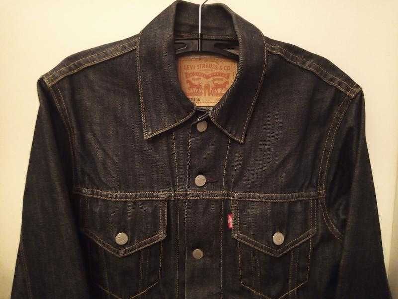 Джинсовая куртка levis. розмір S