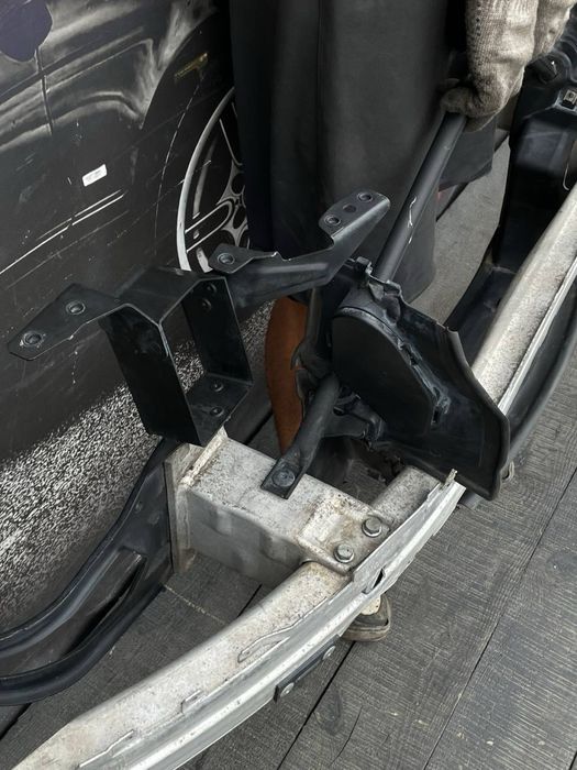 Підсилювач Бамперу BMW  E60 E61 В зборі Рест/Дорест Усилитель Бампера В зборе