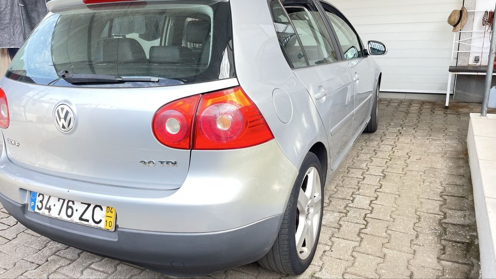 Golf 5 tdi de 2004 com 300.000 km ac v eletricos em bom estado