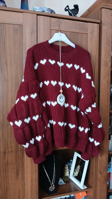 Sweterek  bordo serca ,ciekawy rękaw nowy