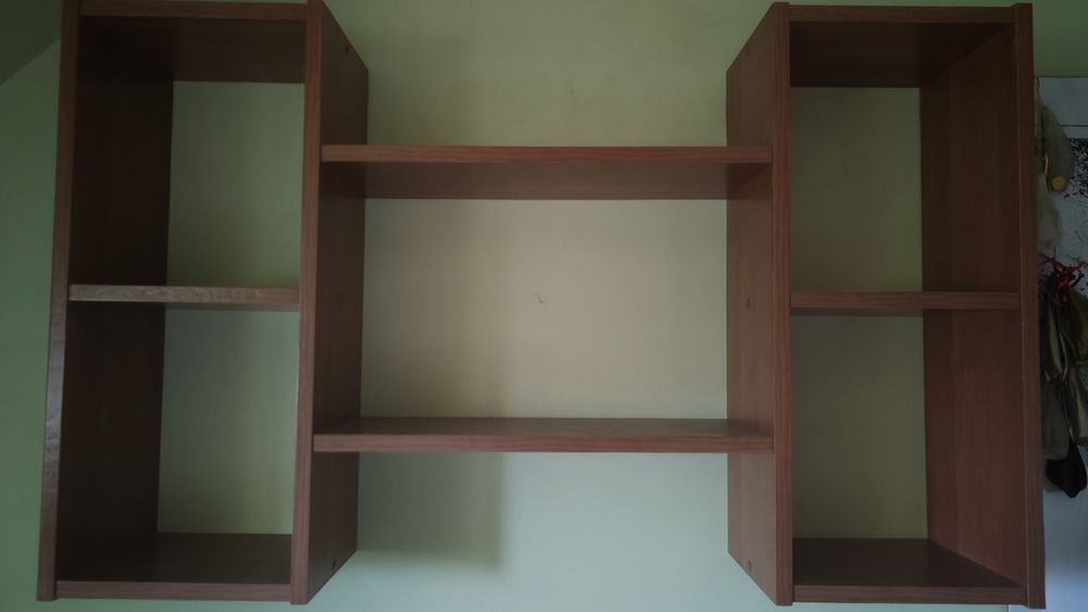 Półka wisząca na ścianę