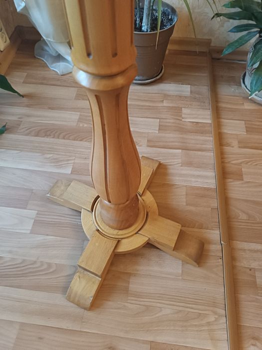 Продам вішалку,натуральне дерево