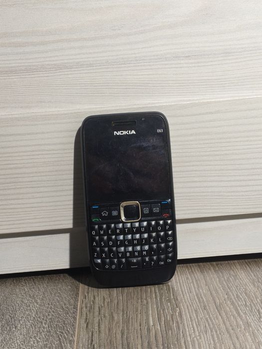 Klasyczna Nokia E63 qwerty sprawna brak blokad ładowarka