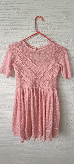 Sprzedam sukienkę z koronką 146