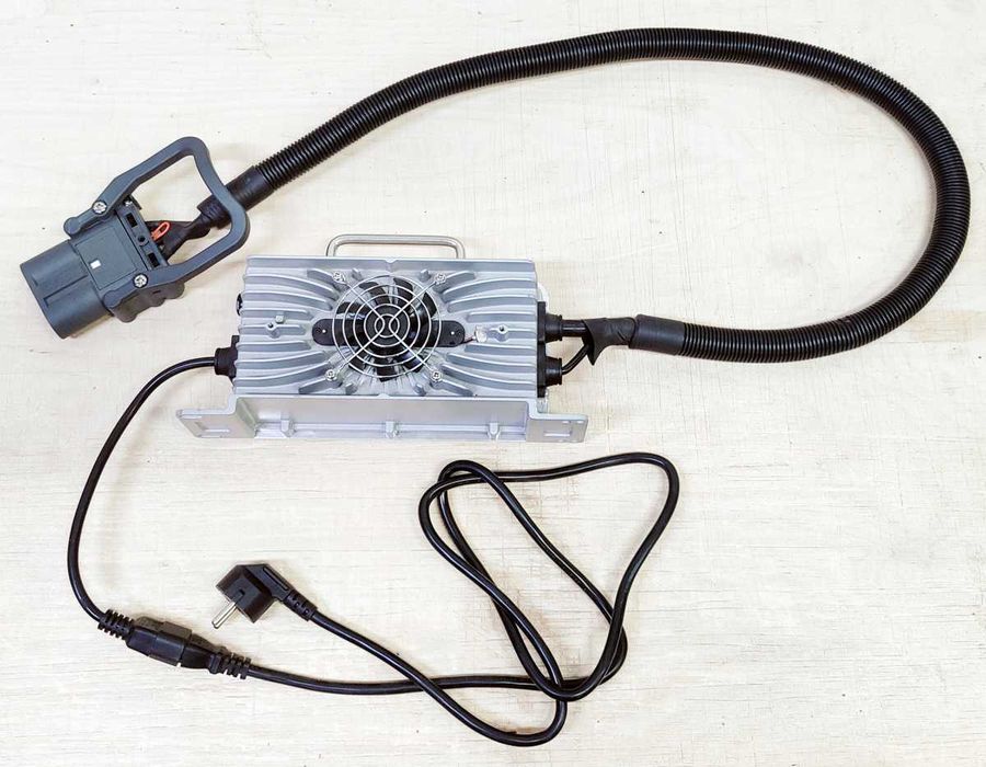 Ładowarka baterii Li-Ion LiFePo4 - LZT 1100W2430T 29,2V 30A (bat 24V)