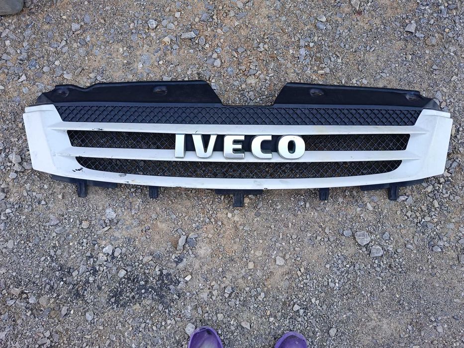 Atrapa chłodnicy Grill z Iveco Daily 3.0 Euro5 170KM z 2011 roku