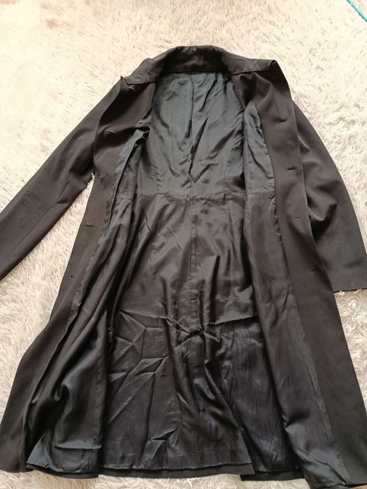 Elegancki czarny płaszcz damski rozkloszowany | klasyczny | S/M