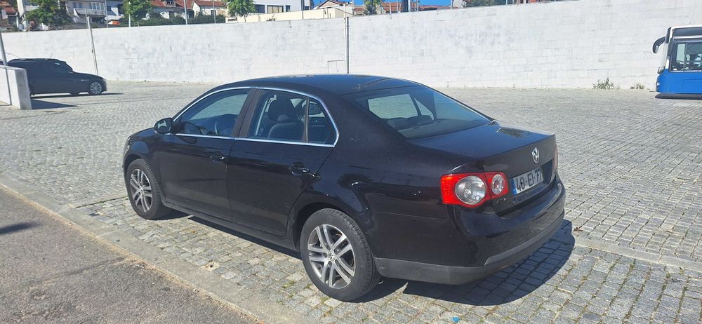 VW Jetta 1.9 TDI Confortline (2007) - Excelente Mecânica