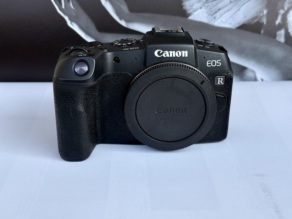 Canon EOS RP – stan bardzo dobry, pierwszy właściciel, pełny komplet. 3 baterie.