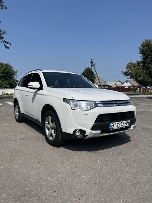 Mitsubishi Outlander 2014 2.2 дизель автомат