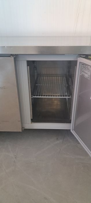 Професійний холодильник стіл 3-х дверний