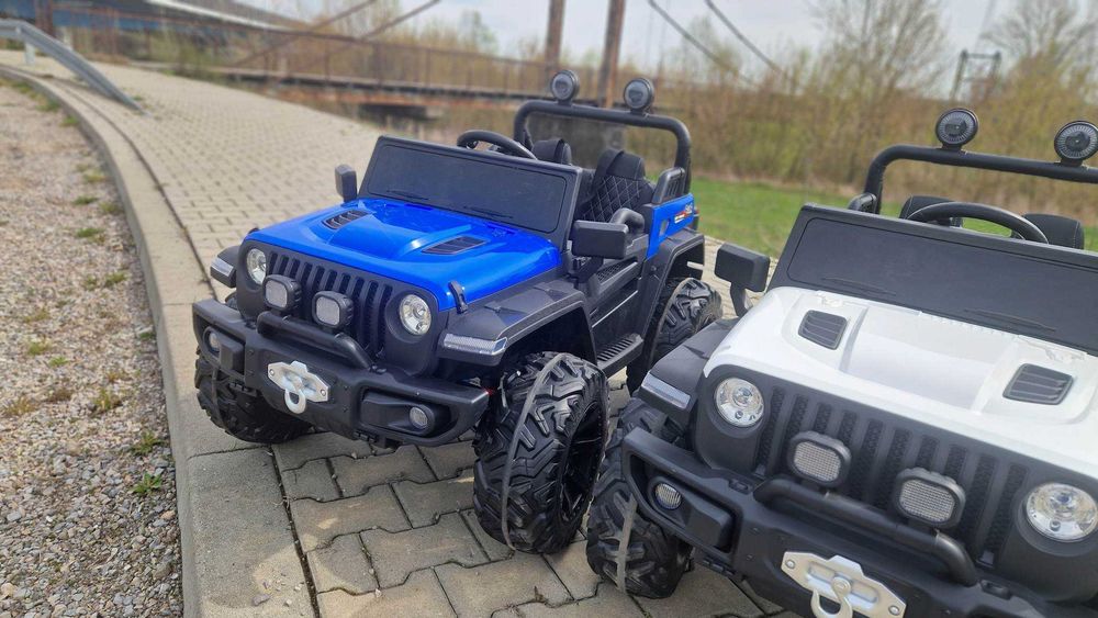 Wielkie autko na akumulator JEEP MASTER 4x4 12V + PILOT ŚWIATŁA