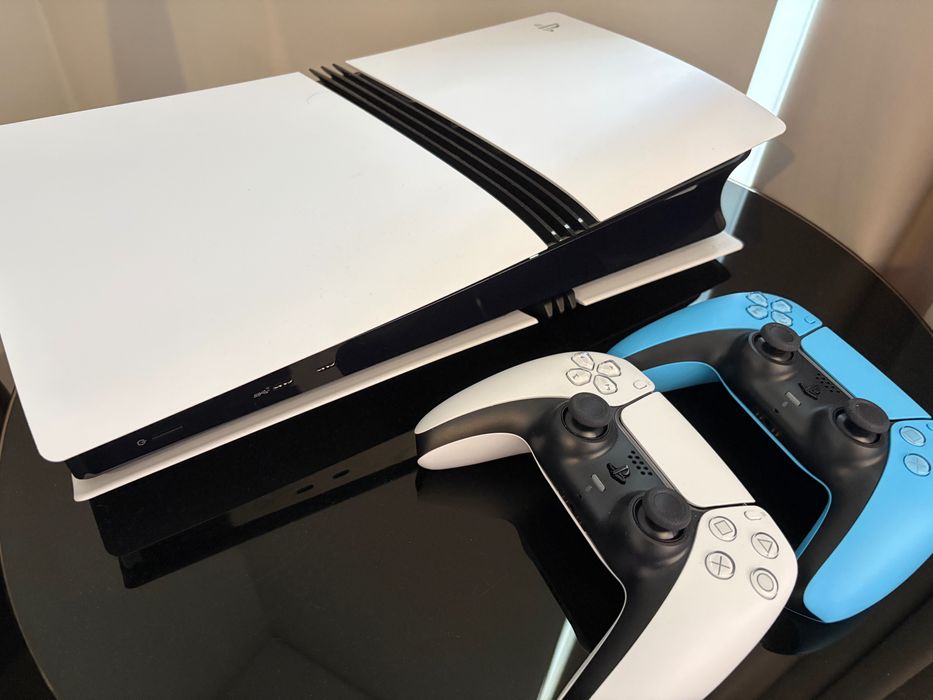 PS5 Pro - 2 comandos, jogos e garantia