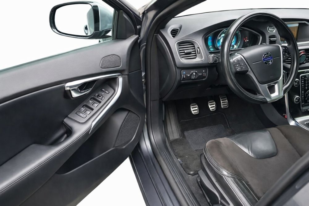 Volvo V40 1.6D R-Design — photo 5