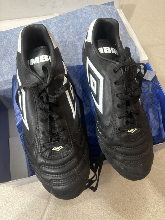 Chuteiras Umbro - Futebol