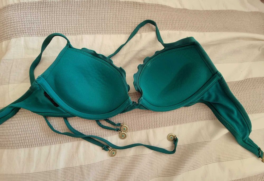 Parte de cima de bikini verde H&M, tamanho 34A