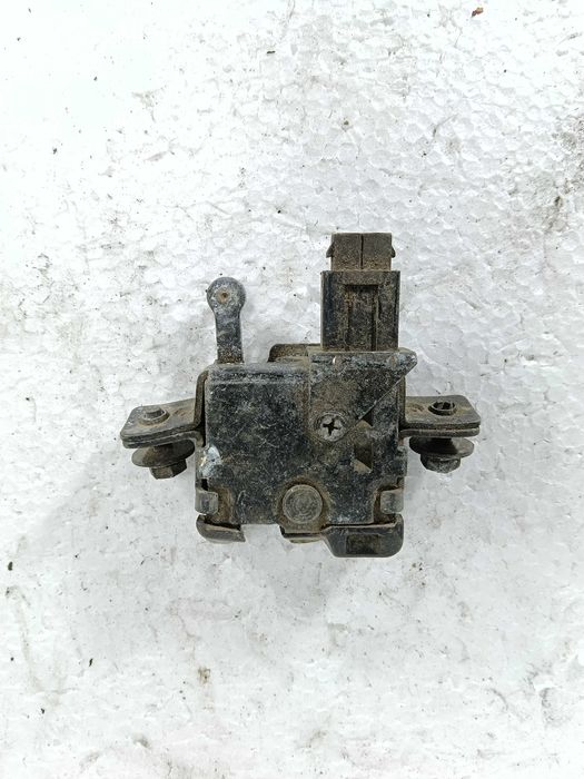 Замок кришки багажника BMW E34 Бмв е34