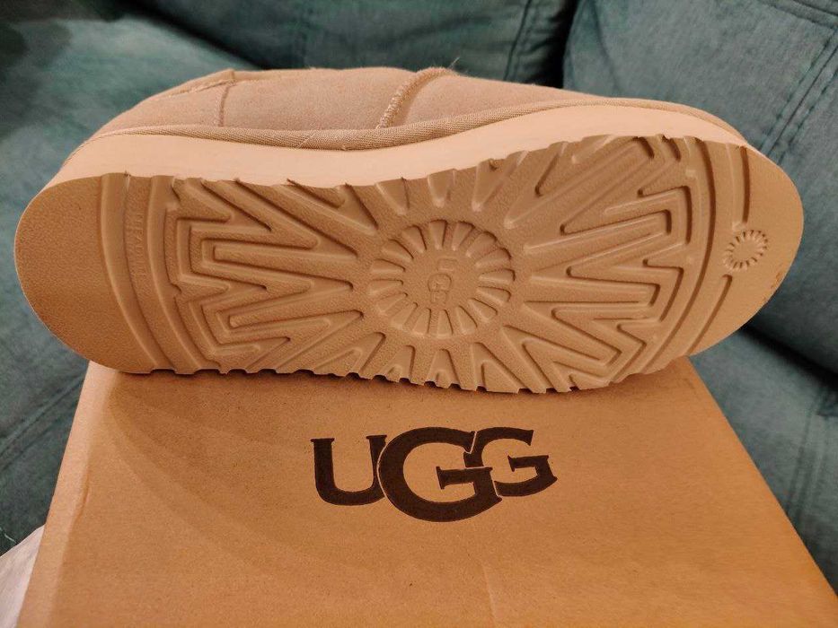 Чоботи зимові UGG, р. 38, натуральна замша та овчина.
