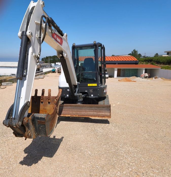 Máquina Giratória Bobcat