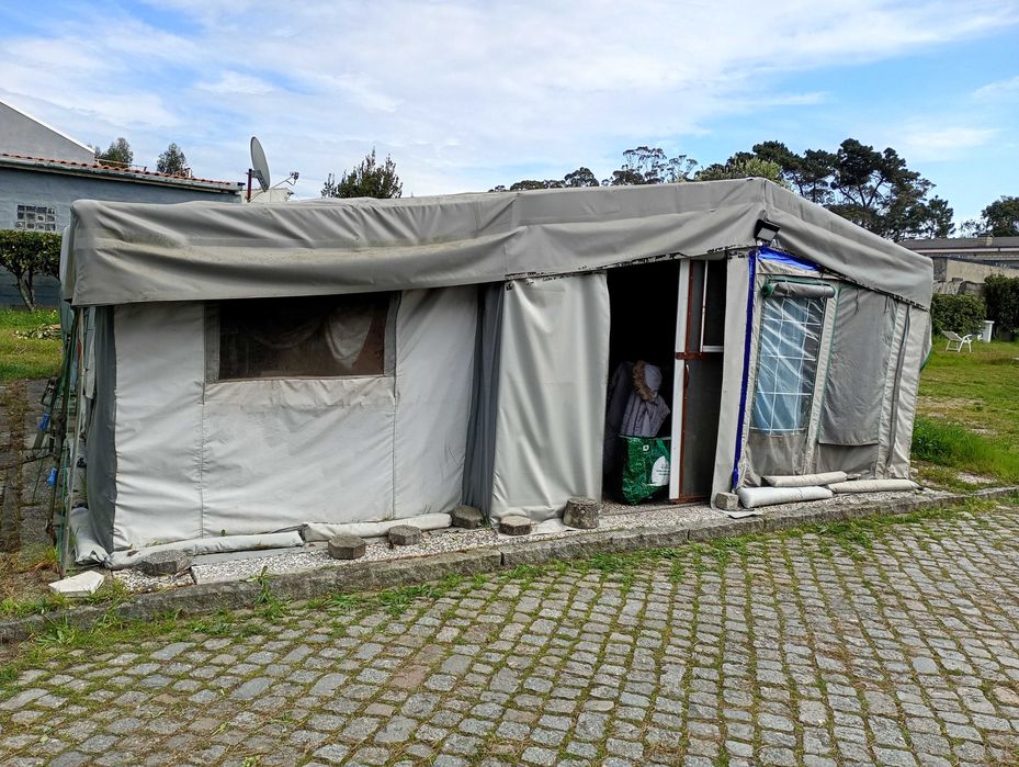 Vendo caravana com alongado fixo em parque de campismo em Canidelo.