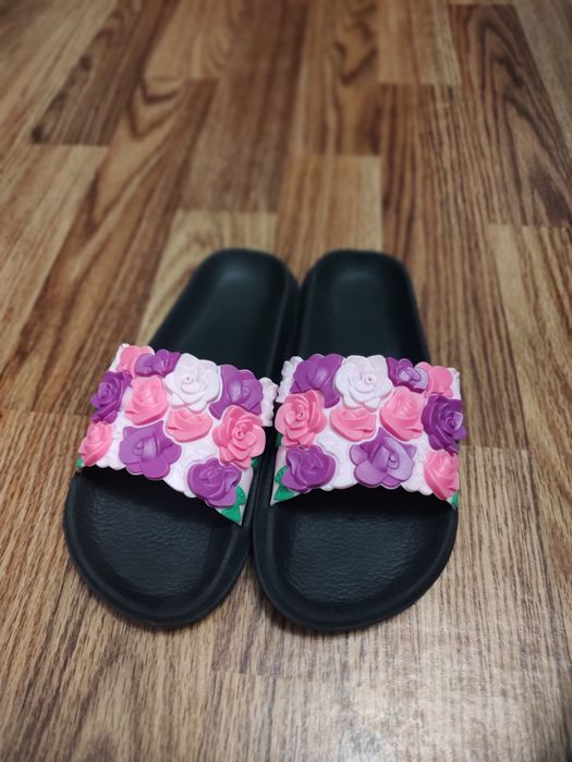 Літні шльопанці в гарному стані