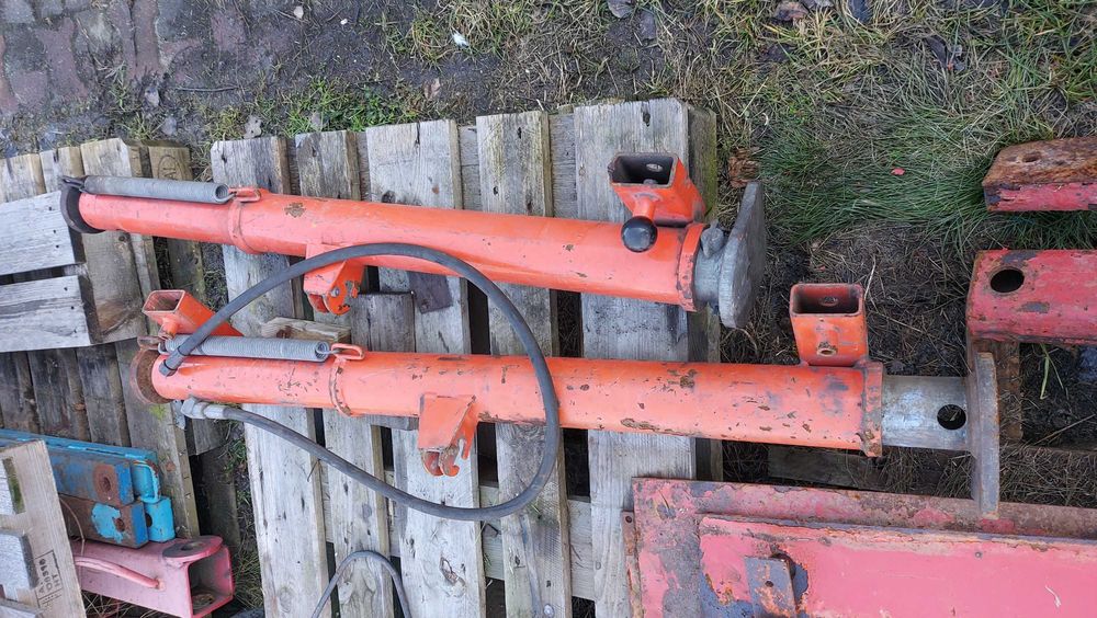 Siłowniki hydrauliczne do demontażu zapieczonych kół ciężarowych GRAMML