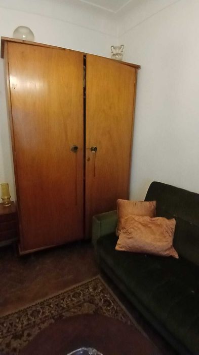 Dou mobiliário e loiças - Lisboa Penha de França