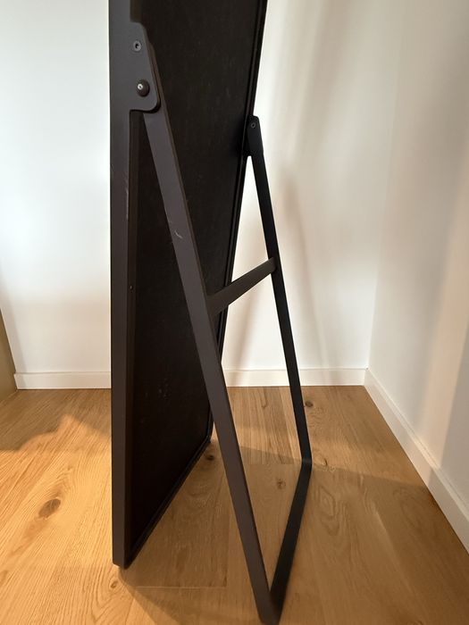 Espelho de pé em Ferro