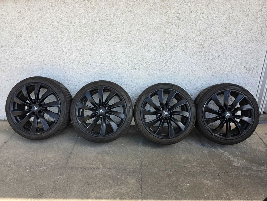 Jantes 19" Tial - KBA 47892 para Tesla - 5x114.3 com Pneus 235.40.19