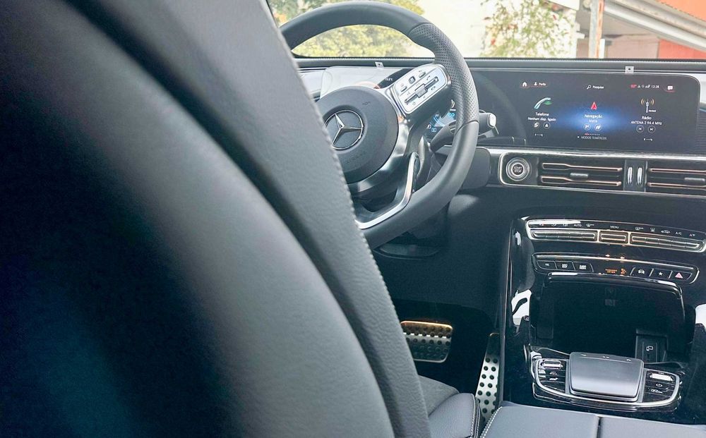 Mercedes-Benz EQC 400 4MATIC AMG - Jan/2024 com 16.000 km. Está NOVO !