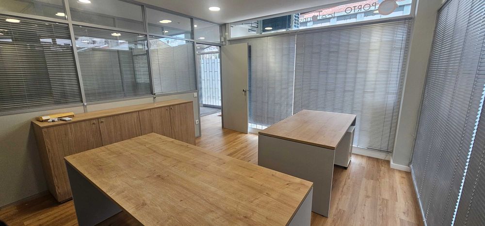 Arrendam-se Gabinetes a 300 m da rotunda da Areosa - Porto