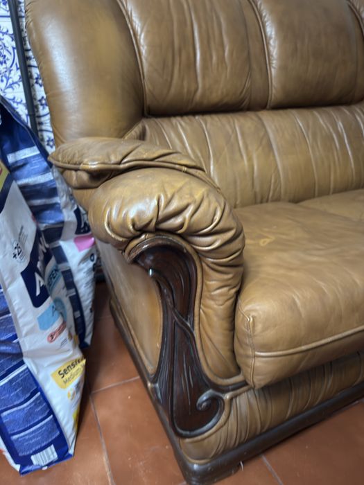 Sofa Antigo em couro