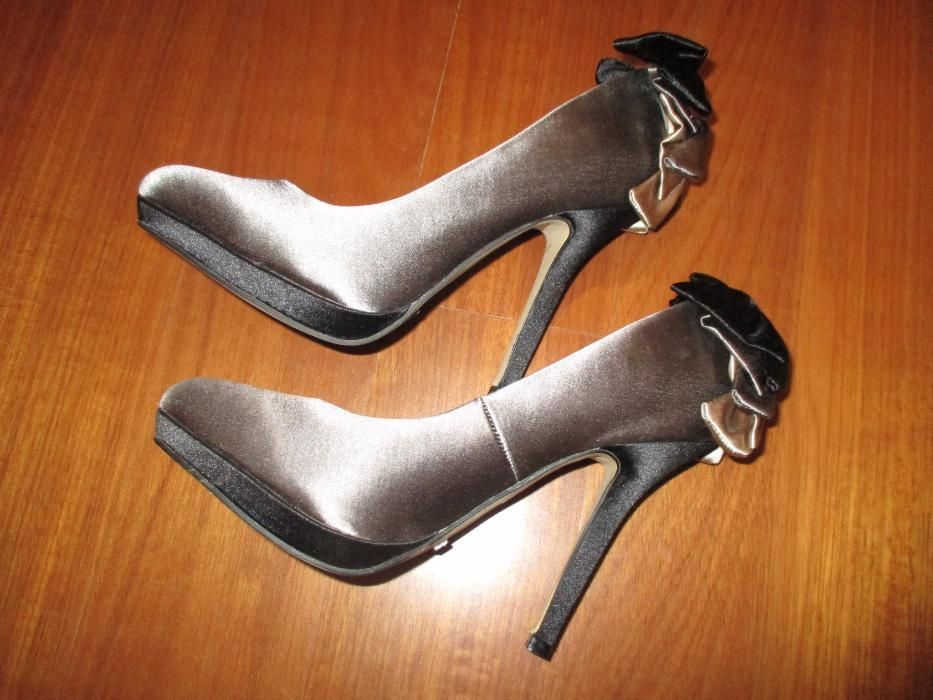 sapatos cinza menbur novos