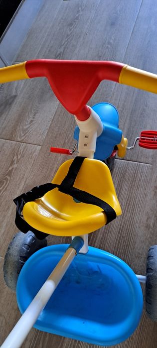 Triciclo com cesto e suporte de empurrar