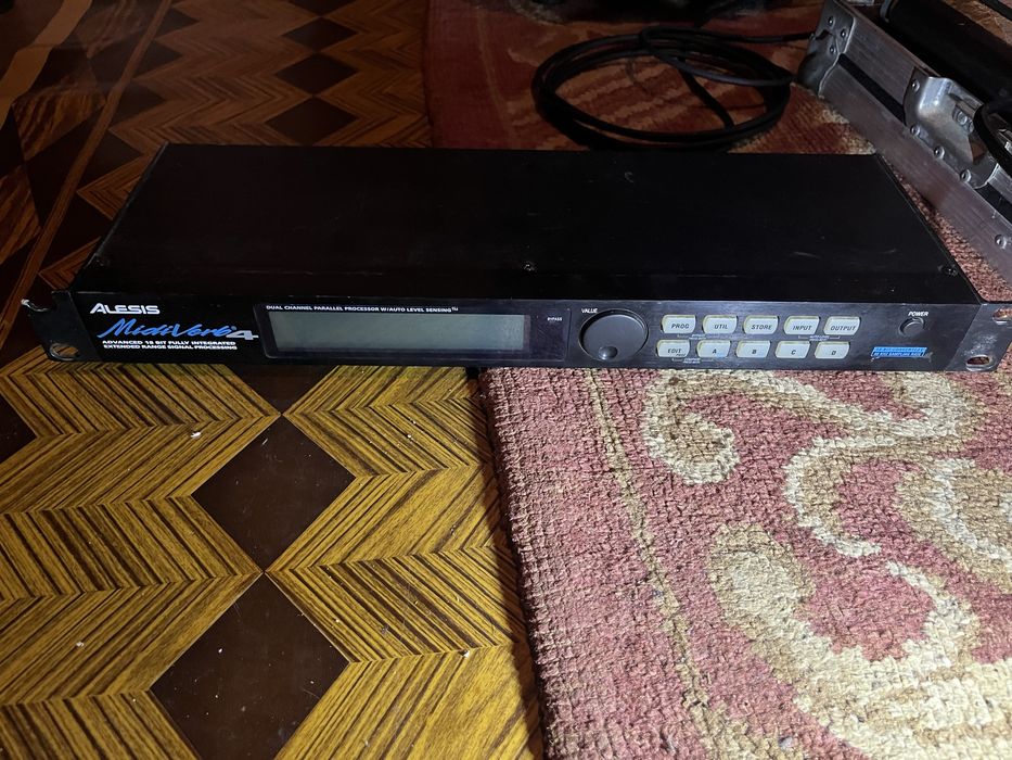 Alesis MicroVerb 4, ja vai com efeitos feitos