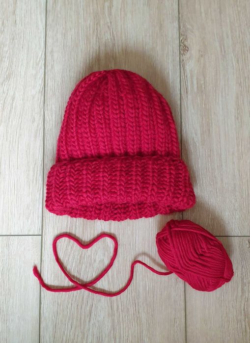 Czerwona gruba ciepła czapka beanie rękodzieło handmade