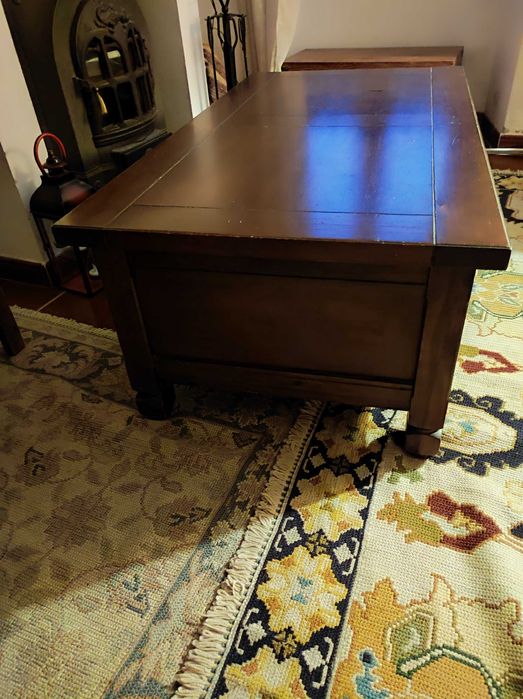 Mesa de centro de sala toda em Madeira e em muito bom estado