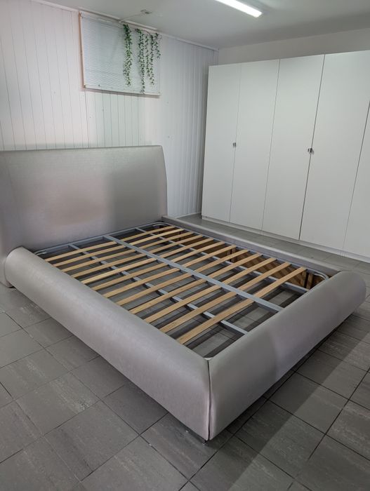 Cama feita à medida + estrado incluído